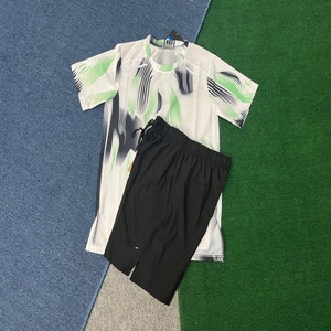 Ensemble d'entraînement athlétique de haute qualité, chemise à manches courtes et short en soie, ensemble de vêtements de sport pour la course à pied et le <span class=keywords><strong>fitness</strong></span> à séchage rapide - Product Image 4