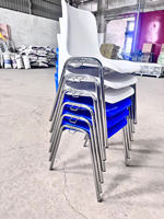 Chaise empilable moderne en plastique PP chromé – Écologique, légère, pour école, salle de classe, formation, église, bureau, salle à manger, concert