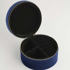 Scatola di gioielli rotondi in morbido velluto navy con scatola di anelli da viaggio ricamati con fiori con cerniera scatola per orecchini - Product Image 3