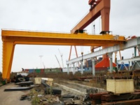 Pont roulant semi-portique à double portique économique 3-10 tonnes avec moteur, roulement, boîte de vitesses, certifié CE ISO, hauteur de levage 36M