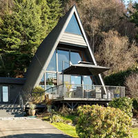 Cabane à deux niveaux en forme de A avec balcon, maison préfabriquée triangulaire, villa de luxe à double étage avec terrasses pour maison triangulaire