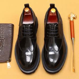 Chaussures rehaussantes de luxe pour hommes en cuir véritable à semelle épaisse, à bout pointu, style anglais tendance, avec motif sculpté brillant et lacets, collection automne - Product Image 4