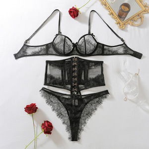 Ensemble de lingerie trois pièces romantique en dentelle florale transparente avec corset à armatures et serre-taille - Product Image 6