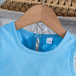 ชุดเซ็ตสองชิ้นสำหรับเด็กผู้หญิงช่วงฤดูร้อน เสื้อแขนกุดปักลายดอกไม้และกางเกงขาสั้นเรียบง่าย เสื้อผ้าแฟชั่นเด็ก - Product Image 3