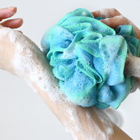 Vente en gros de pouf éponge de douche en luffa éponge de douche PE bleue personnalisée écologique pour le corps éponge de douche en filet à récurer