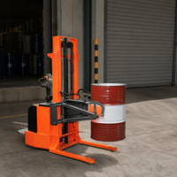 Transpalette Électrique Industriel pour Fûts 600kg avec Mât de 2400mm et Pince Hydraulique pour Opérations de Transfert de Fûts