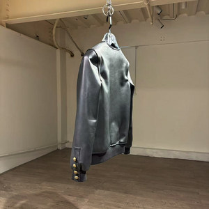 Quantité minimum <span class=keywords><strong>de</strong></span> commande : 1 pièce |   Veste en cuir véritable noire <span class=keywords><strong>de</strong></span> style américain, ajustée, haut <span class=keywords><strong>de</strong></span> gamme, personnalisable, avec boucles métalliques multiples - Product Image 4