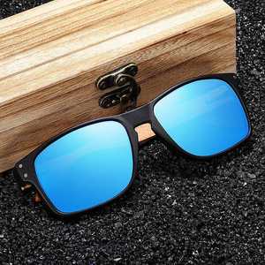 Lunettes de soleil polarisées en bois faites à la main pour hommes et femmes, idéales pour la conduite en extérieur - Product Image 2