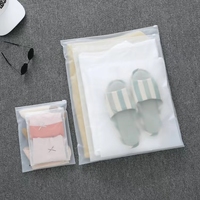 Sacs d'emballage noirs givrés à fermeture éclair avec impression de marque, sacs en plastique à fermeture éclair pour vêtements et sous-vêtements