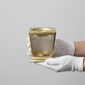 Brûleur d'encens en laiton au design conique dernier cri avec découpes florales, diffuseur d'aromathérapie pour usage décoratif - Product Image 4