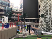 Grandes Palmiers Artificiels Modernes Décoratifs d'Extérieur, Résistants aux UV et Ignifuges, Écologiques pour Centres Commerciaux et Jardins