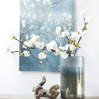 Branche de fleurs de cerisier blanc réaliste à 4 fourchettes, longue fausse fleur en soie, branche de fleurs de cerisier artificielles en gros