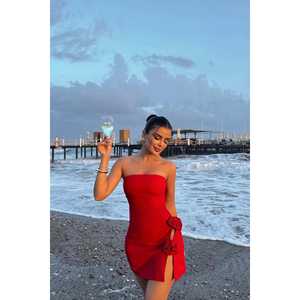 Mini robe de soirée rouge à détails de roses - Product Image 3