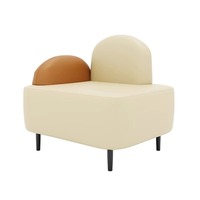 Canapé deux places minimaliste crème et orange avec dossier coussiné, table ovale en bois et table d'appoint ronde pour café et salon