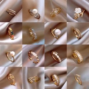 Anillo Abierto de Latón Chapado en Oro de Lujo Ligero con Geometría Incrustada y Zirconia, Joyería Coreana de Alta Gama para Mujer al por Mayor - Product Image 3