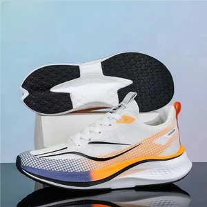 รองเท้าวิ่งผู้ชายดีไซน์หรูหรา OEM ผ้าถัก Fly Knit ระบายอากาศได้ดี รองเท้าผ้าใบแฟชั่นลำลองสำหรับเดินทางและเล่นกีฬาสำหรับผู้ชาย - Product Image 6