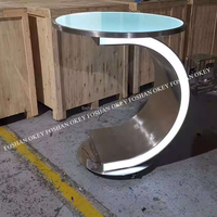 Okey diskon besar desain 304 baja tahan karat meja Cocktail kaca atas Led meja bar atas dengan menyesuaikan logo Hotel