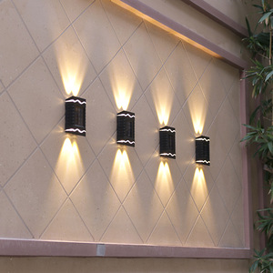 Lampe murale solaire d'extérieur à LED carrée avec diffuseur en polycarbonate, angle de faisceau de 20 degrés, pour la décoration de jardin et de cour - Product Image 1