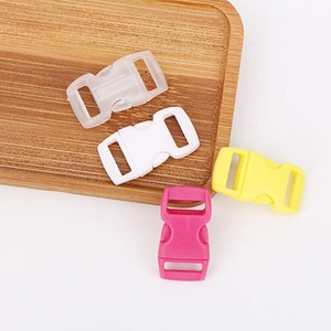 Hebilla de plástico colorida y ajustable para accesorios de bolsos, fácil de usar - Product Image 2