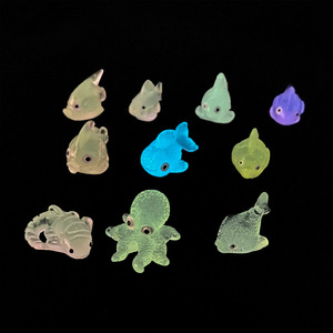 Décorations miniatures en résine de poulpe qui brillent dans le noir pour aquarium, ornements marins pour poissons. - Product Image 2