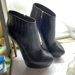 Botines cortos <span class=keywords><strong>de</strong></span> tacón alto con <span class=keywords><strong>plataforma</strong></span> <span class=keywords><strong>de</strong></span> fiesta <span class=keywords><strong>de</strong></span> invierno negro <span class=keywords><strong>de</strong></span> estilo americano europeo, Exportación <span class=keywords><strong>de</strong></span> aumento <span class=keywords><strong>de</strong></span> altura <span class=keywords><strong>de</strong></span> punta redonda <span class=keywords><strong>de</strong></span> gran tamaño - Product Image 3