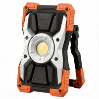 Reflector LED Multiusos Resistente con Carcasa Metálica, Banco de Energía Integrado y Diseño Económico