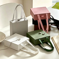 Boîtes cadeaux rigides de luxe carrées en carton ondulé écologique avec gaufrage, fermeture magnétique, ruban, tiroir coulissant et poignée portable