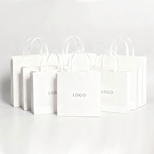 Sac en papier kraft de qualité pour vêtements, personnalisé avec une production rapide, avec fond renforcé pour les magasins de détail - Product Image 1