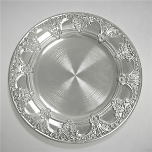 Assiettes de présentation dorées à motifs floraux, style rétro européen, durables et résistantes à la chaleur, 13 pouces, pour la décoration de table de mariage ou de dîner - Product Image 3