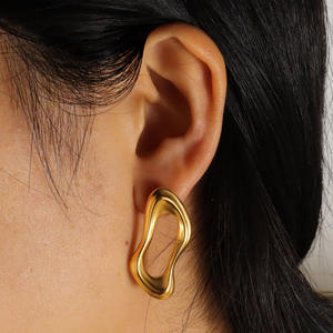 Aretes G3160 al por Mayor, Aretes de Acero Inoxidable Chapados en Oro de 18K, Aros Irregulares y Elegantes para Mujer, Joyería de Moda - Product Image 2