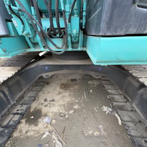 Excavadora Kobelco SK135SR/SK135UR de Segunda Mano con Bomba Hidráulica, 13 Toneladas, en Excelentes Condiciones de Trabajo, Diseño Compacto de Cola Corta, Resistente - Product Image 2