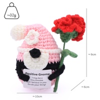 CHANGXU CRAFT Ornement animalier fait main au crochet tenant une carnation, cadeau créatif pour la fête des mères