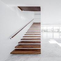 Escalier droit flottant moderne sur mesure Anewson avec marches en bois massif et garde-corps en verre pour la maison