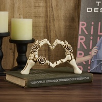 Figurine Cœur Main Squelette avec Rose, Statue Cœur Mains Crânes en Résine Gothique, Décoration de Chambre, Cadeau Romantique Saint-Valentin Anniversaire