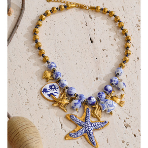 JINYOU 7438 <span class=keywords><strong>Collana</strong></span> Girocollo in Acciaio Inossidabile Placcato Oro a Tema Oceano con Perline in Ceramica Blu e Bianche e Ciondolo a <span class=keywords><strong>Stella</strong></span> <span class=keywords><strong>Marina</strong></span> Smaltata - Product Image 3