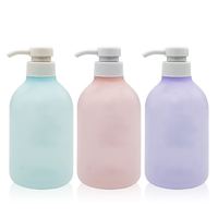 Vente en gros de flacons en plastique pour savon liquide, shampooing, gel douche, lotion pour le corps, 400 ml, finition mate HDPE, toucher doux, pompe