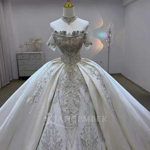 Vestidos de Novia de Satén con Cola de Capilla, Escote Barco Moderno, Apliques de Encaje de Cristal y Flores Bordadas para Niñas, Modelo JJ119 - Product Image 3