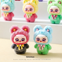 Vente en gros de figurines d'animaux miniatures de bureau, ours bébé debout en peluche floquée, mignonnes, style fantaisie science-fiction, et boîtes surprise tendance