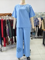 Ensemble décontracté 2 pièces pour femme 2026 : haut ample à manches courtes brodé floral et pantalon large à taille élastique, effet lin, idéal pour l'été