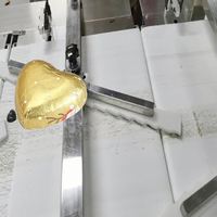 Machine d'emballage pliable pour chocolats en forme de cœur, haute efficacité, distribution de colle entièrement automatisée, personnalisable