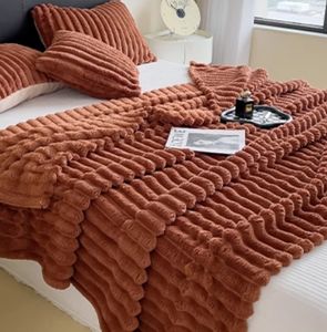 Nuevas Mantas Modernas de Imitación de <span class=keywords><strong>Piel</strong></span> de Conejo en Varios Colores - 100% Poliéster, Suaves al Tacto - Product Image 3