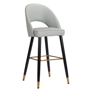 Sillas nórdicas de cocina de metal de lujo para <span class=keywords><strong>barra</strong></span> taburete de <span class=keywords><strong>bar</strong></span> trasero contorneado de PU de cuero moderno sillas de <span class=keywords><strong>bar</strong></span> altas de café para mesa de <span class=keywords><strong>bar</strong></span> - Product Image 1