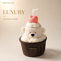 Bougie parfumée personnalisée en forme d'ours, en cire de soja, avec décorations de cupcakes fraise, cerise et macaron, styles variés et marque privée OEM