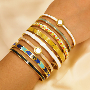 XIXI Bracciale da Donna in Acciaio Inossidabile con Quadrifoglio, Cuore in Zircone e Smalto, Placcato Oro 18K, Gioielli alla Moda - Product Image 2