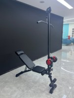 Système d'entraînement multifonctionnel à domicile, rack de musculation avec banc de musculation 2-en-1 pour les exercices de musculation de la poitrine, des biceps et du corps entier