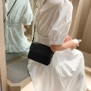 <span class=keywords><strong>Sac</strong></span> à bandoulière carré <span class=keywords><strong>petit</strong></span> format pour femme, style rétro urbain, simple et tendance, <span class=keywords><strong>avec</strong></span> chaînes, ODM/OEM - Product Image 4