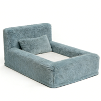 Lit pour chien en mousse à mémoire de forme rectangulaire gris poussière, en fausse fourrure de luxe, avec coussin assorti