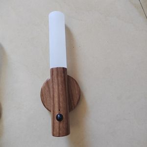 Перезаряжаемый 3D LED ночник с датчиком движения для комнаты, сенсорное управление, беспроводной настенный светильник, портативная прикроватная лампа с длительным временем работы в режиме ожидания - Product Image 1