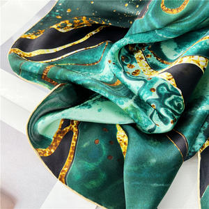 Châle en satin vert <span class=keywords><strong>doré</strong></span> de 12mm, grand <span class=keywords><strong>carré</strong></span> de 108cm, <span class=keywords><strong>foulard</strong></span> en soie, <span class=keywords><strong>foulard</strong></span> en soie imprimé avec logo personnalisé pour femmes - Product Image 3