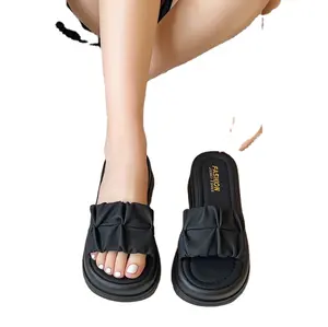 High sense platform slippers women wear 2024 summer new non-slip increase fashion explosion muffin flip-flops